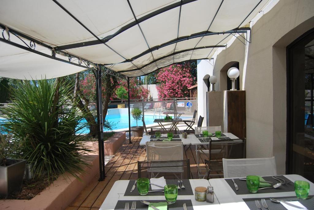 Logis Hotel Restaurant Les Aubuns Caissargues Exteriör bild