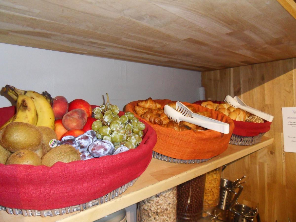 Logis Hotel Restaurant Les Aubuns Caissargues Exteriör bild