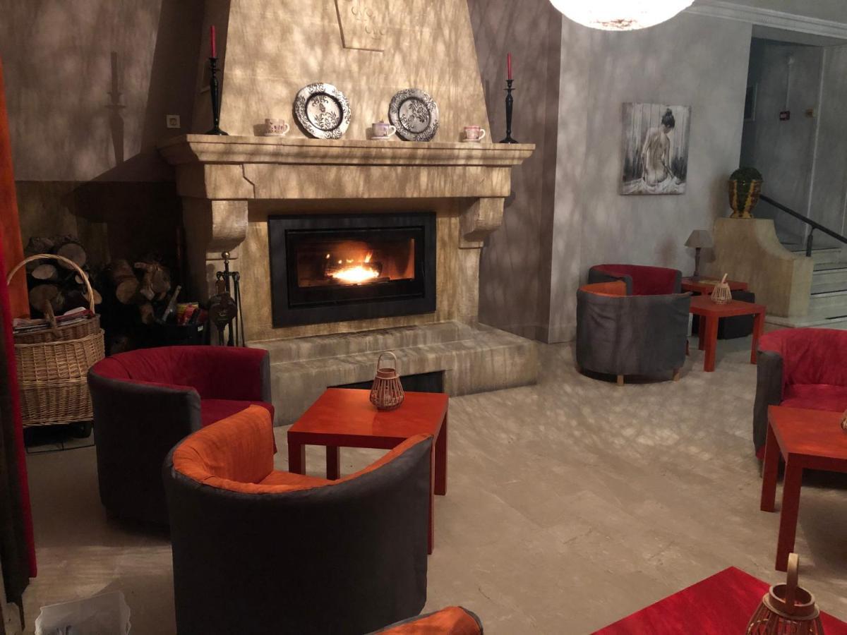 Logis Hotel Restaurant Les Aubuns Caissargues Exteriör bild