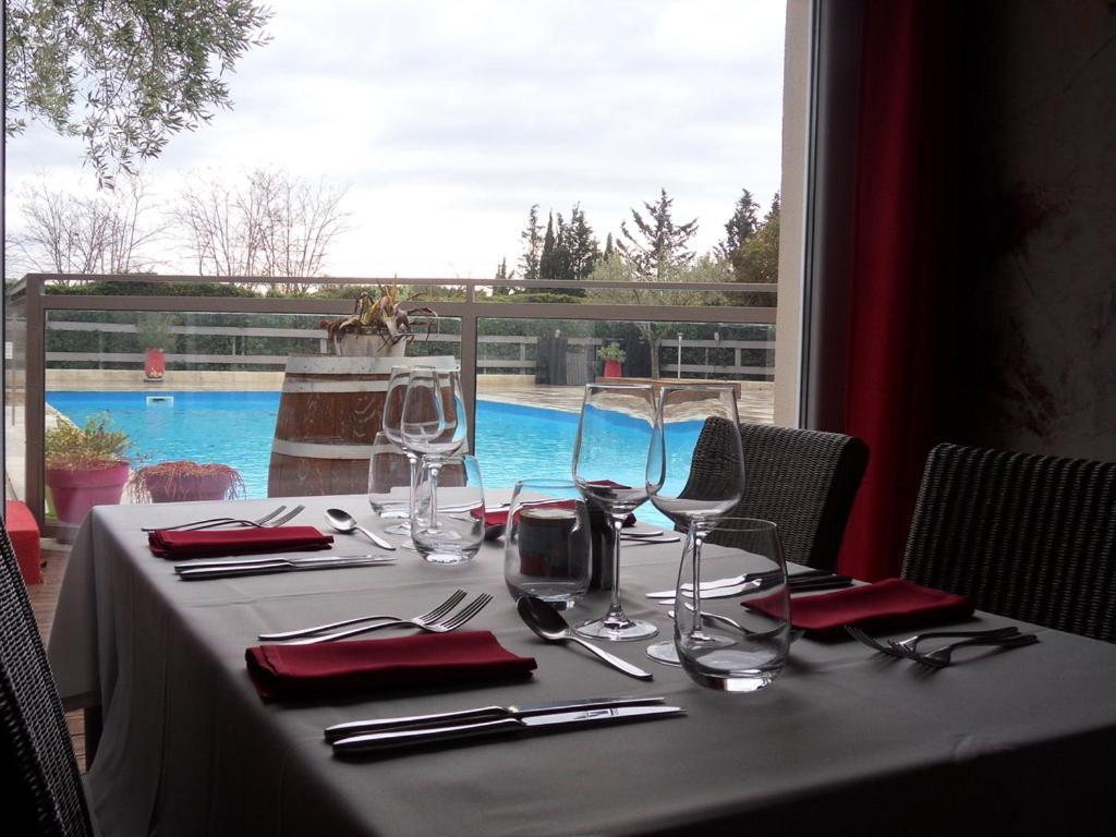 Logis Hotel Restaurant Les Aubuns Caissargues Exteriör bild